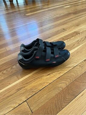Men's Black Athletic Cycling Shoes with Triple Strap Closure